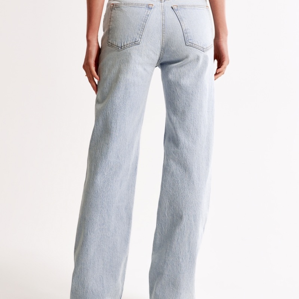 Abercrombie & Fitch Light blue 90’s relaxed high rise Jeans